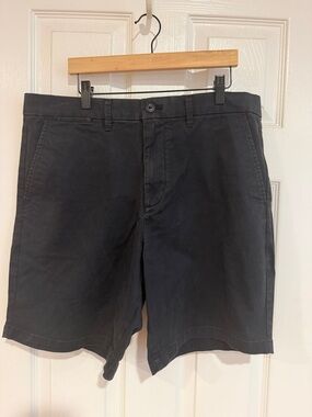 GAP Men's Classic Black Chino Shorts size 33, 8 inch short